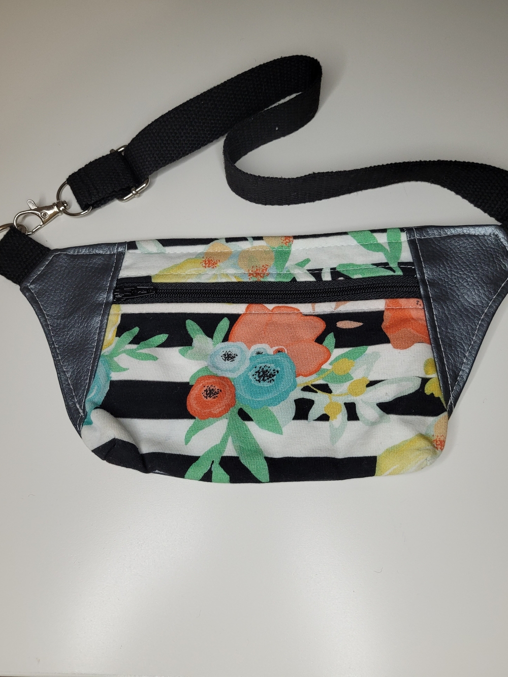 🎁 Free w/ purchase of $25 / Extra Small Floral Stripe Crossbody Waist Bag